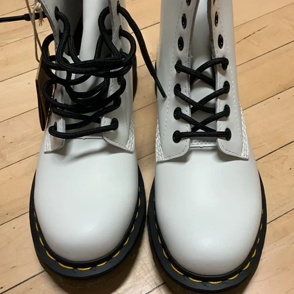 BNWT doc martens - Picture 5 of 5